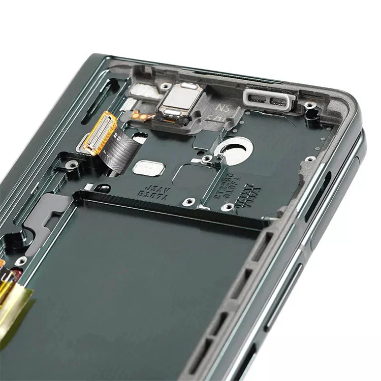 Fold 3 LCD Screens